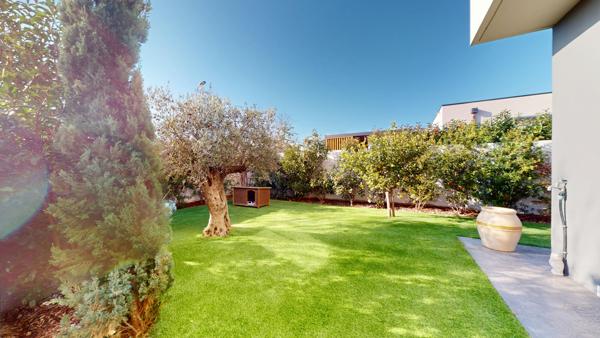 Villa T5 moins de 300m du lac Villeneuve de la Raho