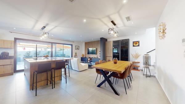 Villa T5 moins de 300m du lac Villeneuve de la Raho