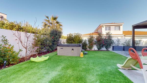 Villa T5 moins de 300m du lac Villeneuve de la Raho