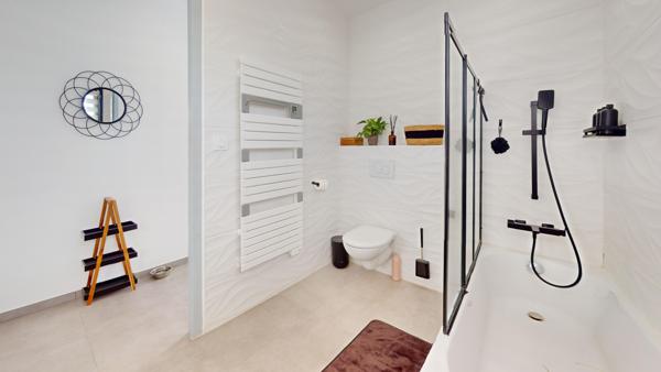 Villa T5 moins de 300m du lac Villeneuve de la Raho