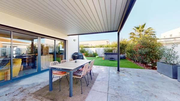 Villa T5 moins de 300m du lac Villeneuve de la Raho