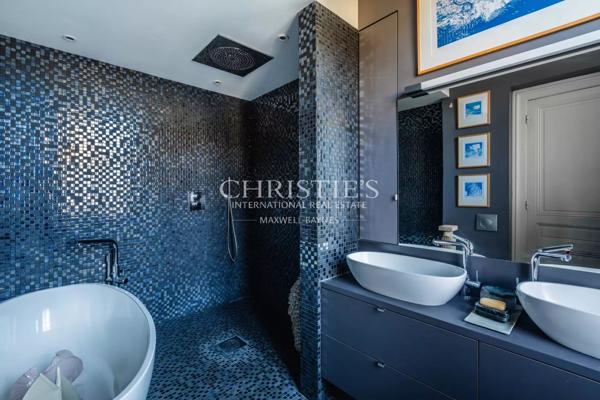 LIBOURNE : Maison familiale avec jardin et piscine au coeur de la bastide