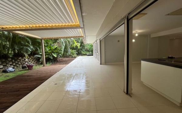 Appartement à louer    4 pièces • 133,38 m2 Fort-de-France