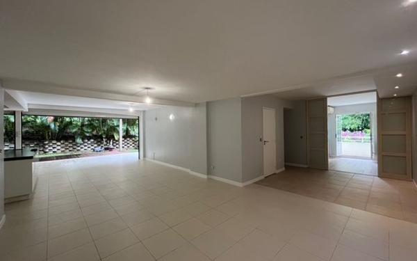 Appartement à louer    4 pièces • 133,38 m2 Fort-de-France