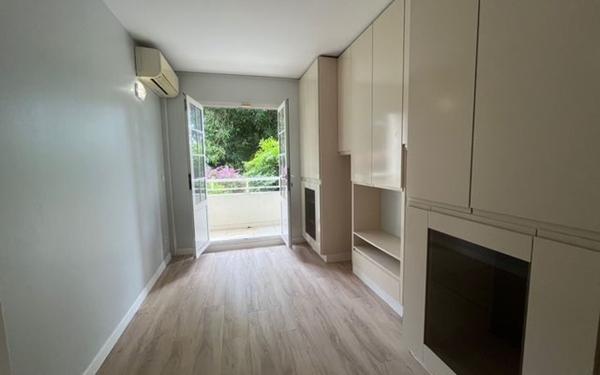 Appartement à louer    4 pièces • 133,38 m2 Fort-de-France