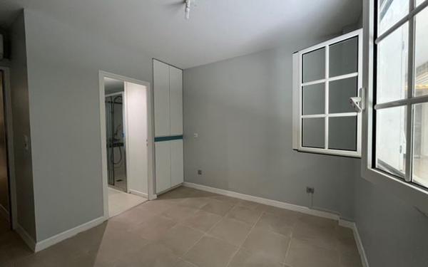 Appartement à louer    4 pièces • 133,38 m2 Fort-de-France