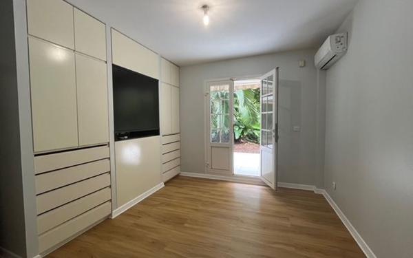 Appartement à louer    4 pièces • 133,38 m2 Fort-de-France