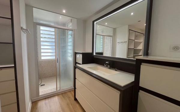 Appartement à louer    4 pièces • 133,38 m2 Fort-de-France