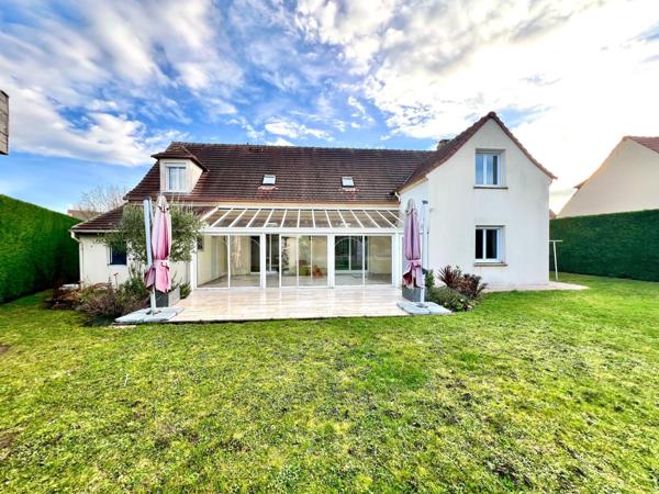 Magnifique maison de plus de 200 m² sur un terrain clos avec piscine