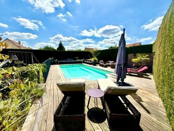 Magnifique maison de plus de 200 m² sur un terrain clos avec piscine