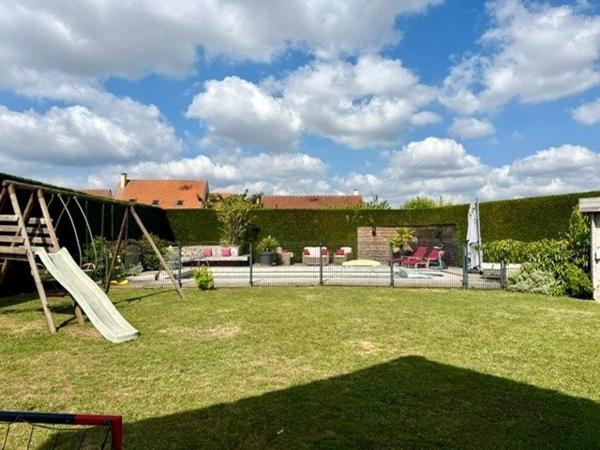 Magnifique maison de plus de 200 m² sur un terrain clos avec piscine