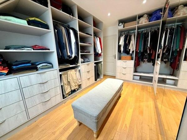 Magnifique maison de plus de 200 m² sur un terrain clos avec piscine