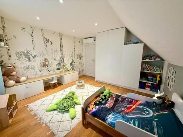 Magnifique maison de plus de 200 m² sur un terrain clos avec piscine