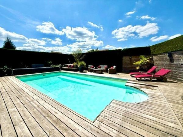 Magnifique maison de plus de 200 m² sur un terrain clos avec piscine