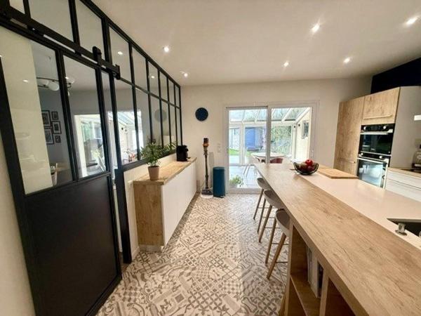 Magnifique maison de plus de 200 m² sur un terrain clos avec piscine