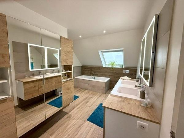 Magnifique maison de plus de 200 m² sur un terrain clos avec piscine