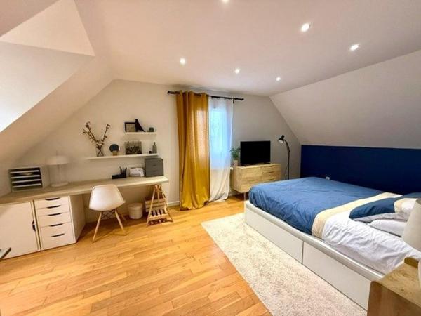 Magnifique maison de plus de 200 m² sur un terrain clos avec piscine