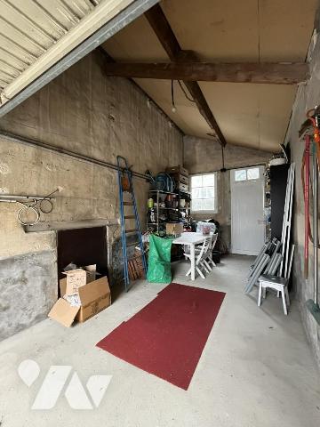 En exclusivité à Tinqueux, à proximité immédiate de l'ensemble des commerces, maison en pierre ...