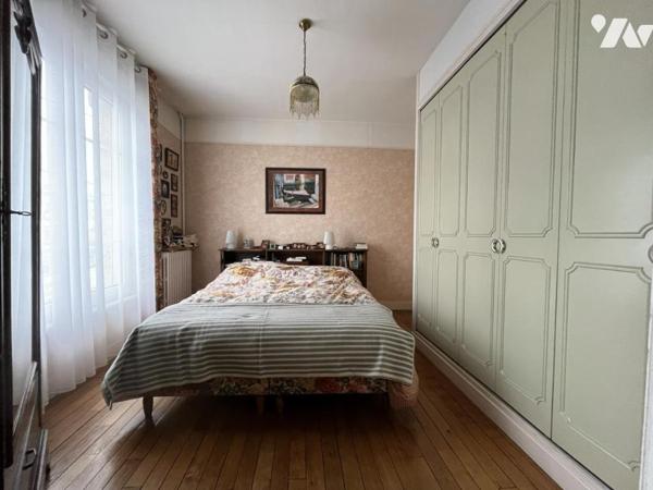 En exclusivité à Tinqueux, à proximité immédiate de l'ensemble des commerces, maison en pierre ...