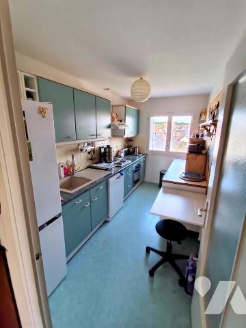 APPARTEMENT DE TYPE T3/T4 dans résidence calme proche en centre ville de toutes commodités 