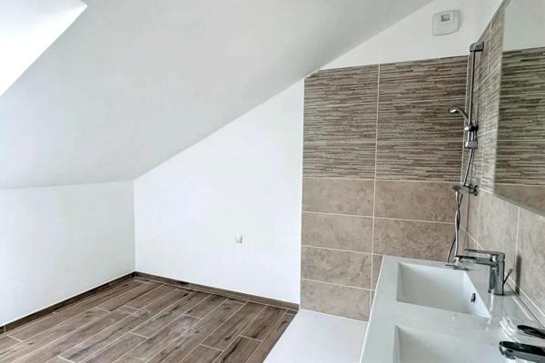 MAISON LE POULIGUEN DE 99 M2 + 15 M2 - TERRAIN 258 M2 - APERÇU MER - PROCHE COMMERCES