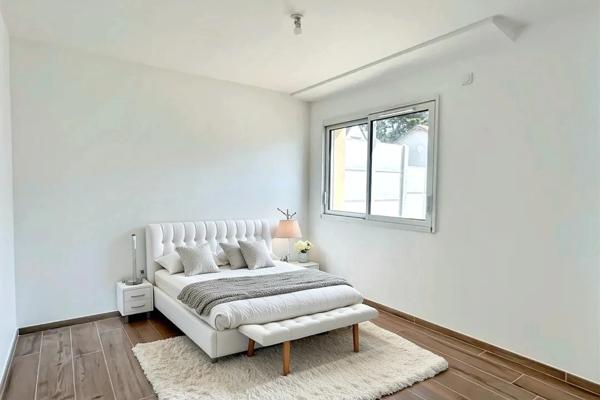 MAISON LE POULIGUEN DE 99 M2 + 15 M2 - TERRAIN 258 M2 - APERÇU MER - PROCHE COMMERCES