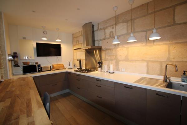 À VENDRE – Duplex de Prestige T3 avec Terrasse – Cœur Historique de Bordeaux