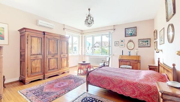 Maison bourgeoise 277m2 sur 12,5 ares