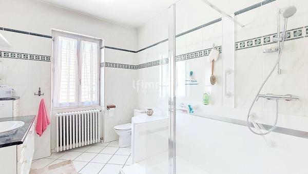 Maison bourgeoise 277m2 sur 12,5 ares