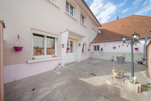 Maison de caractère de 250 m² 5 chambres à vendre située à trois kms d'Ouroux sur Saône