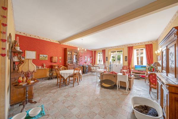 Maison de caractère de 250 m² 5 chambres à vendre située à trois kms d'Ouroux sur Saône