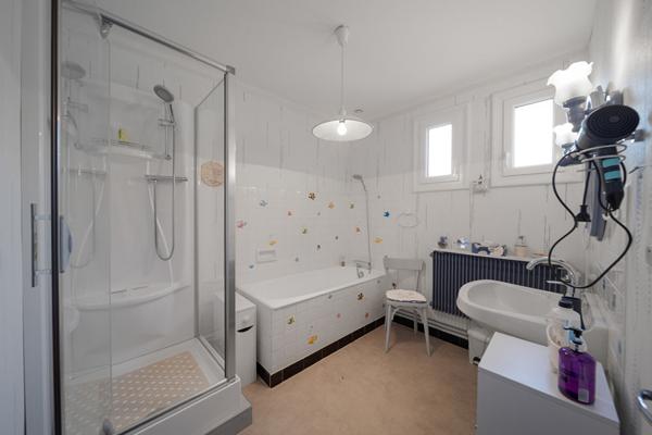 Maison de caractère de 250 m² 5 chambres à vendre située à trois kms d'Ouroux sur Saône