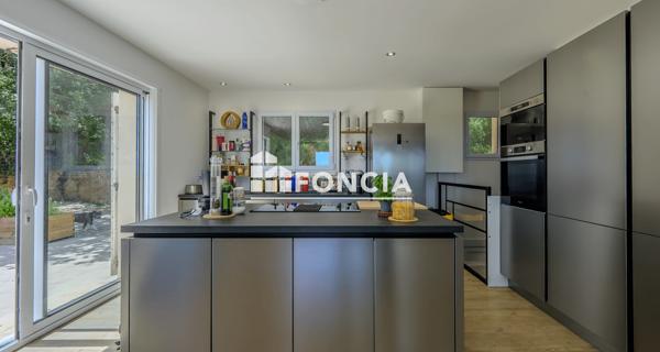 À vendre Maison 6 pièces 185 m² - Rochefort-du-gard 30650