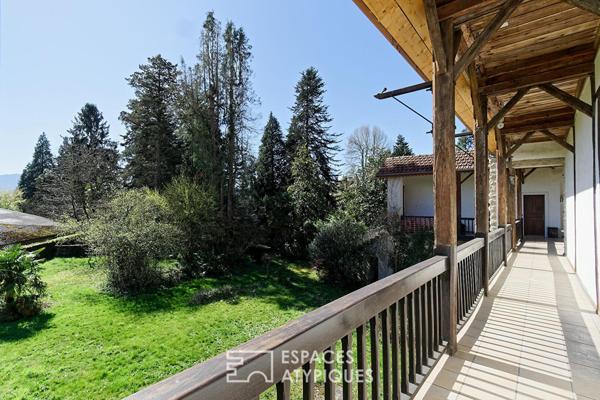 Ensemble immobilier avec habitation et espace professionnel