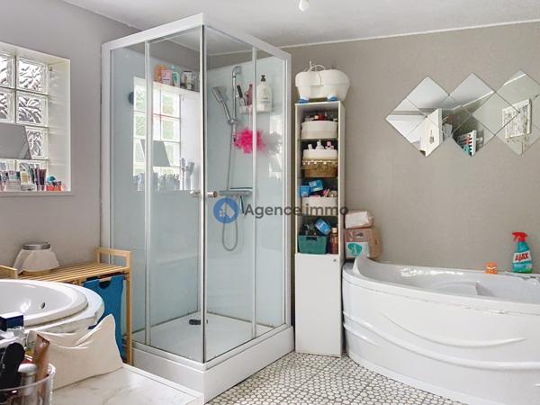 À vendre - Maison individuelle, 4 pièces située à Montval-sur-Loir (72500)