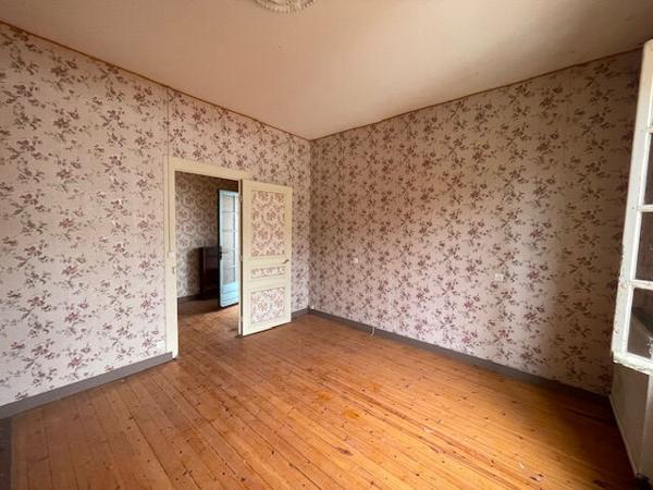 Maison 2 Chambres jardin 180m² centre ville à rénover