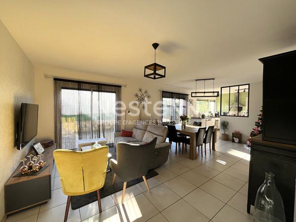 Maison bourg de Monterblanc - 134 m² - 5 chambres avec 797 m² de terrain.