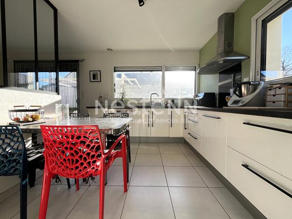 Maison bourg de Monterblanc - 134 m² - 5 chambres avec 797 m² de terrain.