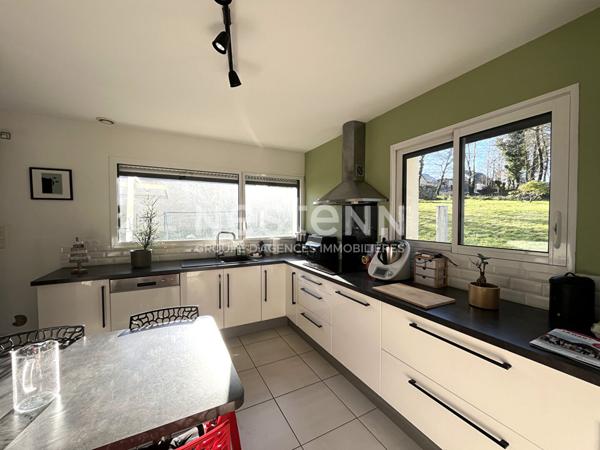 Maison bourg de Monterblanc - 134 m² - 5 chambres avec 797 m² de terrain.