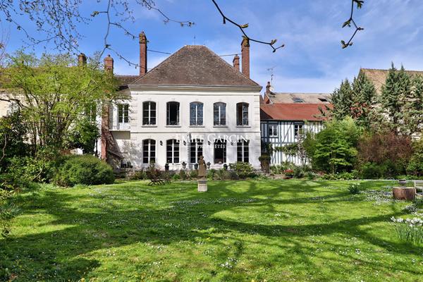 A vendre, bel Hôtel particulier de centre ville dans le Vexin normand