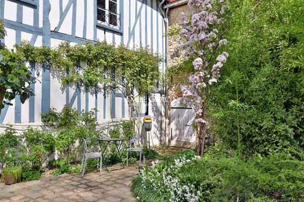 A vendre, bel Hôtel particulier de centre ville dans le Vexin normand