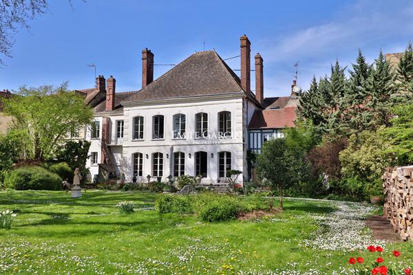 A vendre, bel Hôtel particulier de centre ville dans le Vexin normand