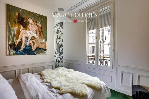 Paris 8/16 Pont de l’Alma : appartement rénové avec vue dégagée et balcon filant