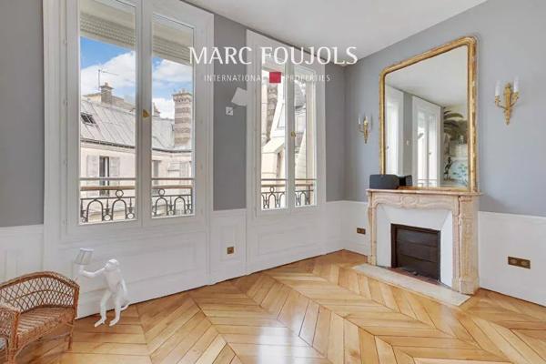 Paris 8/16 Pont de l’Alma : appartement rénové avec vue dégagée et balcon filant