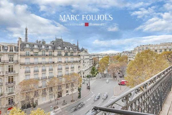 Paris 8/16 Pont de l’Alma : appartement rénové avec vue dégagée et balcon filant
