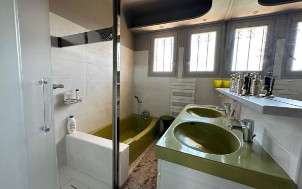 Maison à vendre    7 pièces •  Saint-Vincent-de-Tyrosse