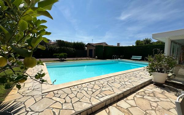 Maison à vendre    7 pièces •  Saint-Vincent-de-Tyrosse