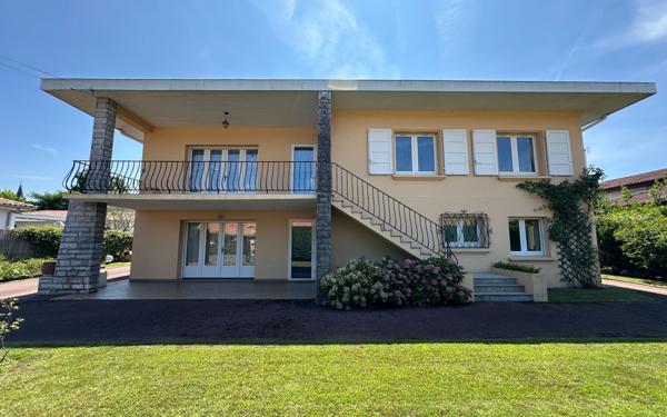 Maison à vendre    7 pièces •  Saint-Vincent-de-Tyrosse