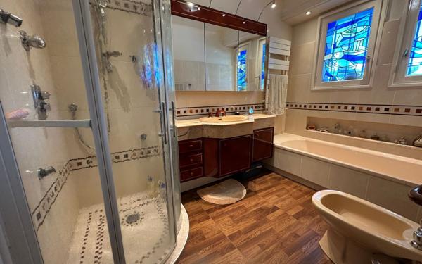 Maison à vendre    7 pièces •  Saint-Vincent-de-Tyrosse