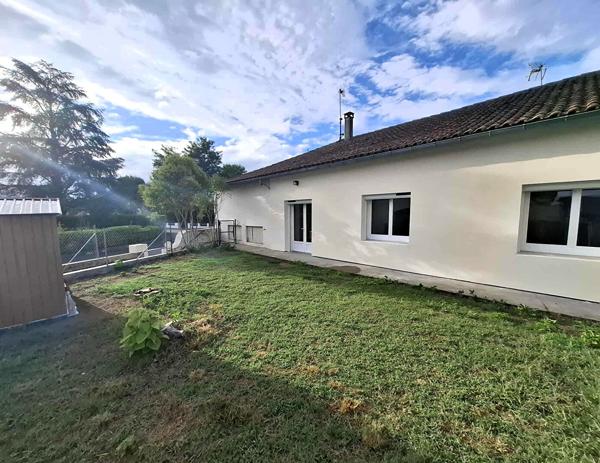 Ensemble immobilier rénové Deux maisons et un garage loués, revenus immédiats